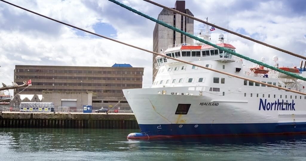 Aberdeen Harbour branded retractable tunnel creating safe pathways